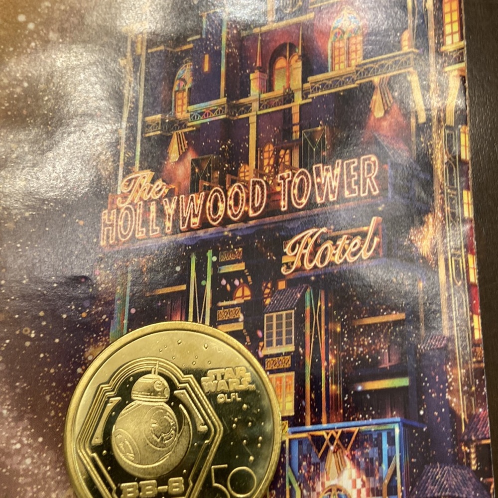 NWT Disney 50th anniversary collectible 🪙 coin gold BB-8 😁 Star Wars - Picture 3 of 4